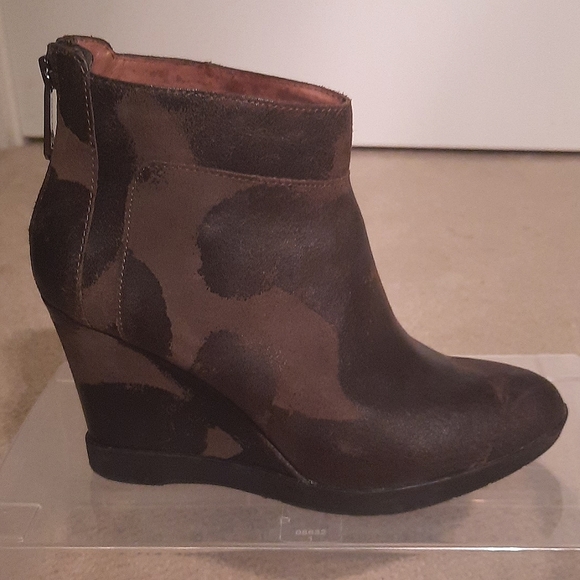 Donald J. Pliner Camo Wedges - Picture 2 of 6